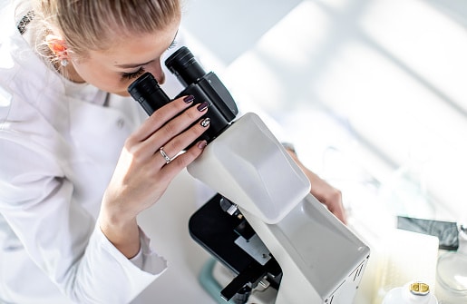 Dr. Carrie Madej: First U.S. Lab Examines "Vaccine" Vials, HORRIFIC Findings Revealed - Fringe News