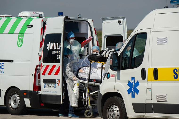FRENCH AMBULANCE MAN AND NURSES ALERT MASSIVE INCREASE IN DEATHS FOLLOWING THE SHOT - Fringe News